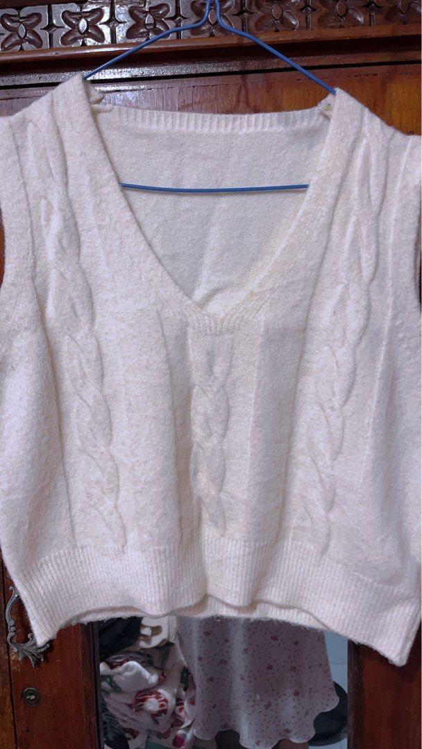 Knitted vest (Category: Coats, Jackets and Outerwear) located in Caloocan City. Submitted by Gucci00021 (Listing ID 1398616438, Image 1). Description: neutral colors knit vest 100 each only.