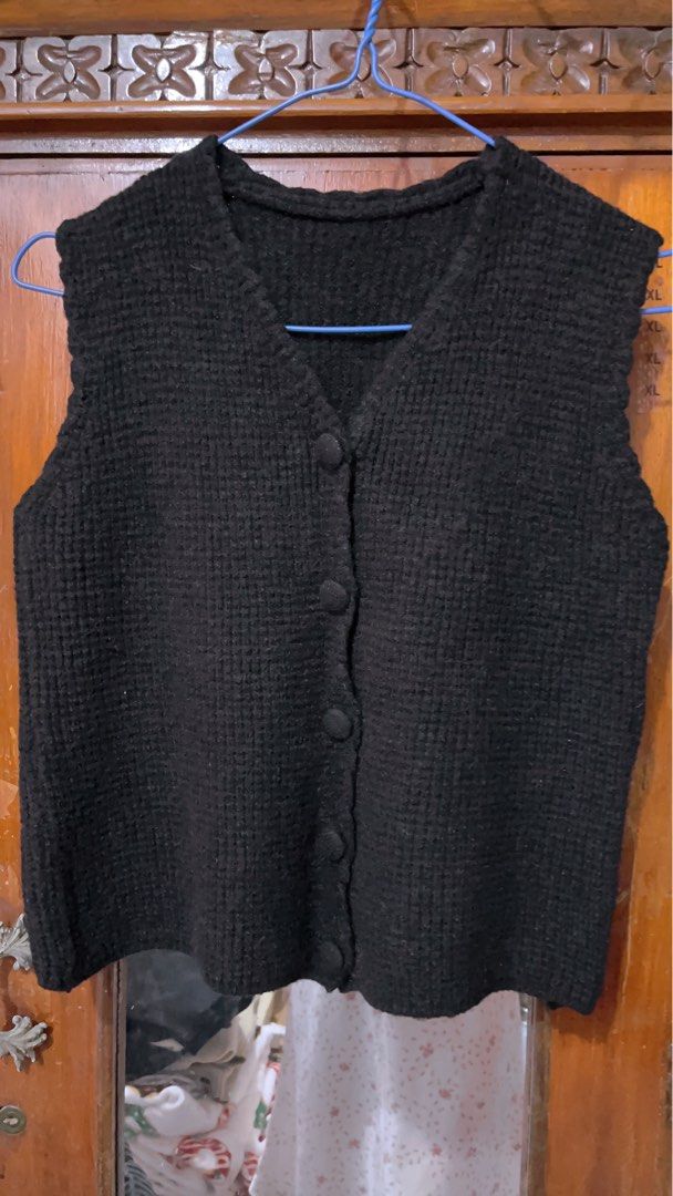 knitted vest (Category: Coats, Jackets and Outerwear) located in Caloocan City. Submitted by Gucci00021 (Listing ID 1398617120, Image 1). Description: all size Med hoodie med-Large 1. 180 2. 180 3. 150 4. 150.