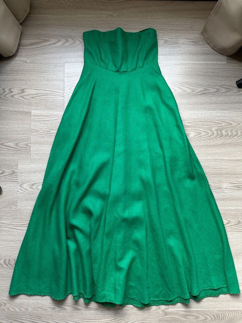 Lola & Daisies Dress (Category: Dresses) located in Taguig. Submitted by biancasells_ (Listing ID 1398599283, Image 2). Description: -Features a fitted bodice, flowing skirt, and side zipper -Linen -No flaws.