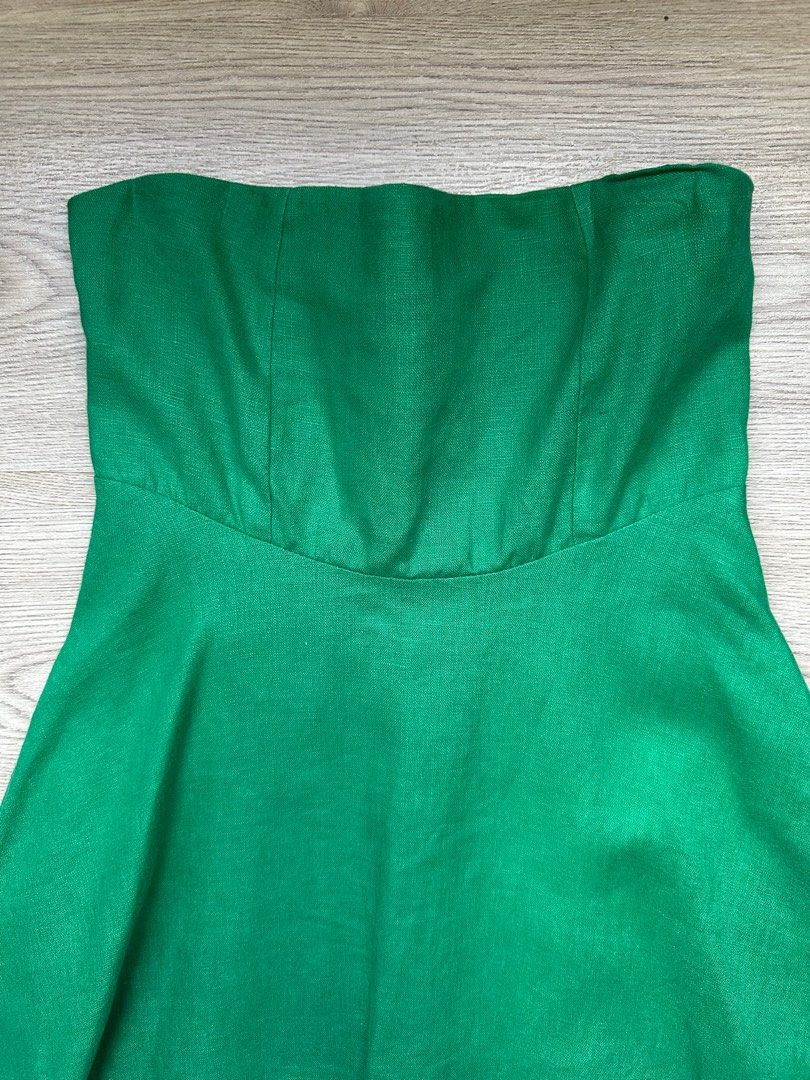 Lola & Daisies Dress (Category: Dresses) located in Taguig. Submitted by biancasells_ (Listing ID 1398599283, Image 3). Description: -Features a fitted bodice, flowing skirt, and side zipper -Linen -No flaws.