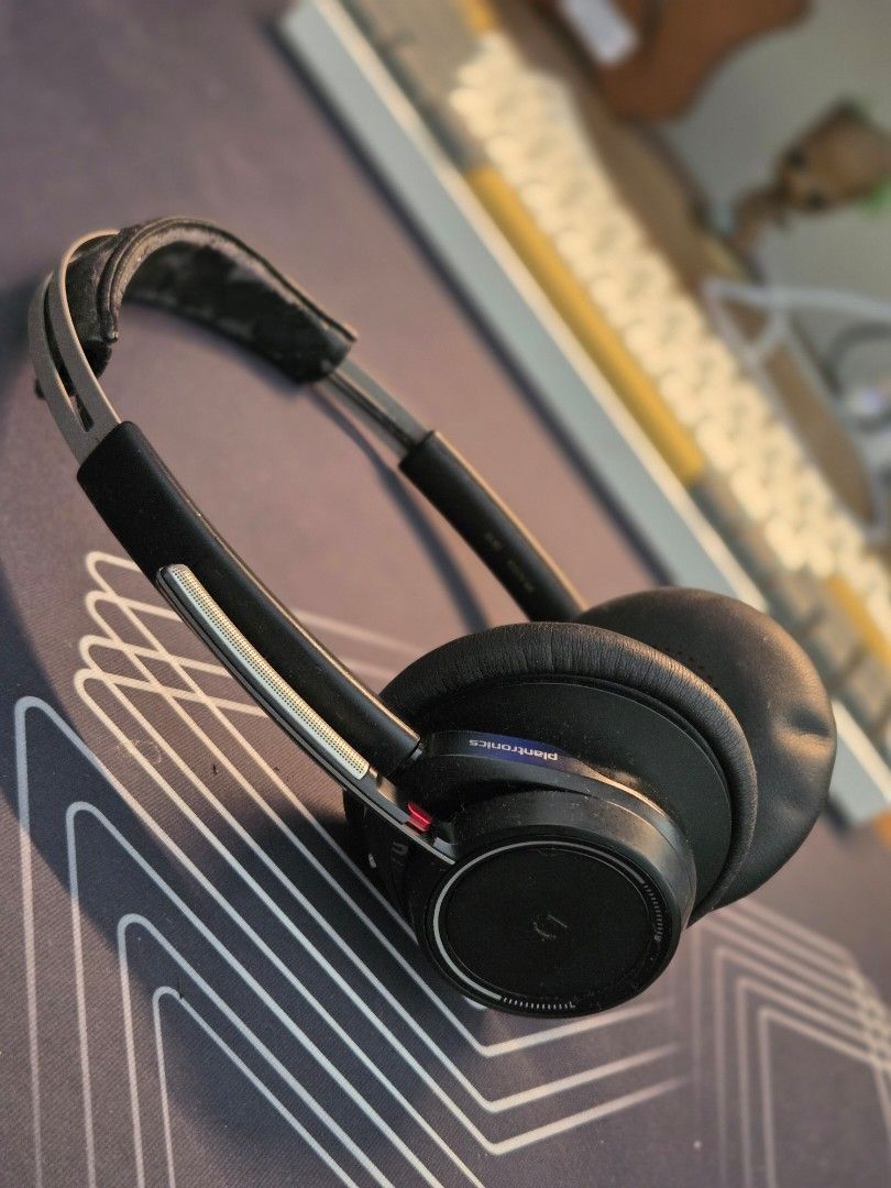 Plantronics VOYAGER FOCUS UC Stereo Bluetooth Headset With Active Noise 