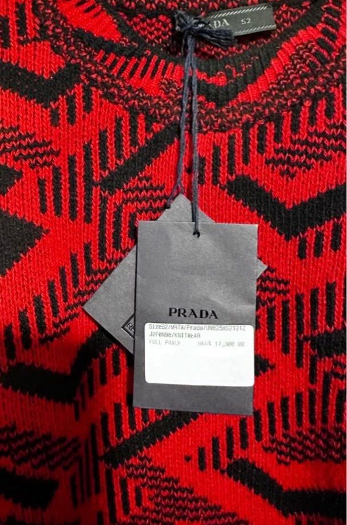 Prada （分類：西裝）位於 Hong Kong。 由 oreo2017 提交（商品編號 1398588776，圖片 3）。簡介： PRADA 男裝冷衫（全新）未剪牌 款式男女都適合易襯😍 可地鐵站面交 我是評價好的賣家🤣🙏🏼 。