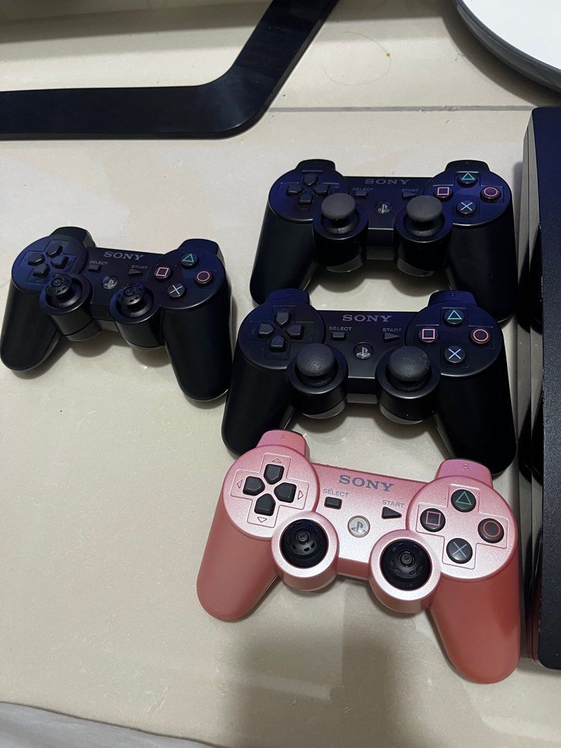 PS3 controller (Category: Controllers) located in Quezon City. Submitted by jahyan (Listing ID 1398577800, Image 1). Description: Original PS3 controller for 550 pesos.
