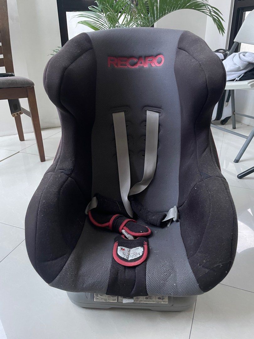 Recaro Car Seat (Category: Car Seats) located in Meycauayan. Submitted by tintinjarielbeltran (Listing ID 1398698412, Image 1). Description: - Recaro car seat - Black and gray color scheme with red accents - Five-point harness system - Sturdy base for enhanced safety - Designed for child comfort - Prominent Recaro logo - Well-maintained condition - Ready for immediate use.
