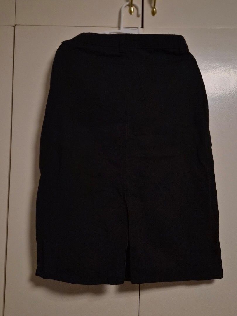 Regatta Midi Pencil Black Skirt (Category: Skirts) located in San Fernando. Submitted by ms.mlscloset (Listing ID 1398604850, Image 2). Description: - Size: Medium -In good condition -No issue or damage -Original Price: 1k.