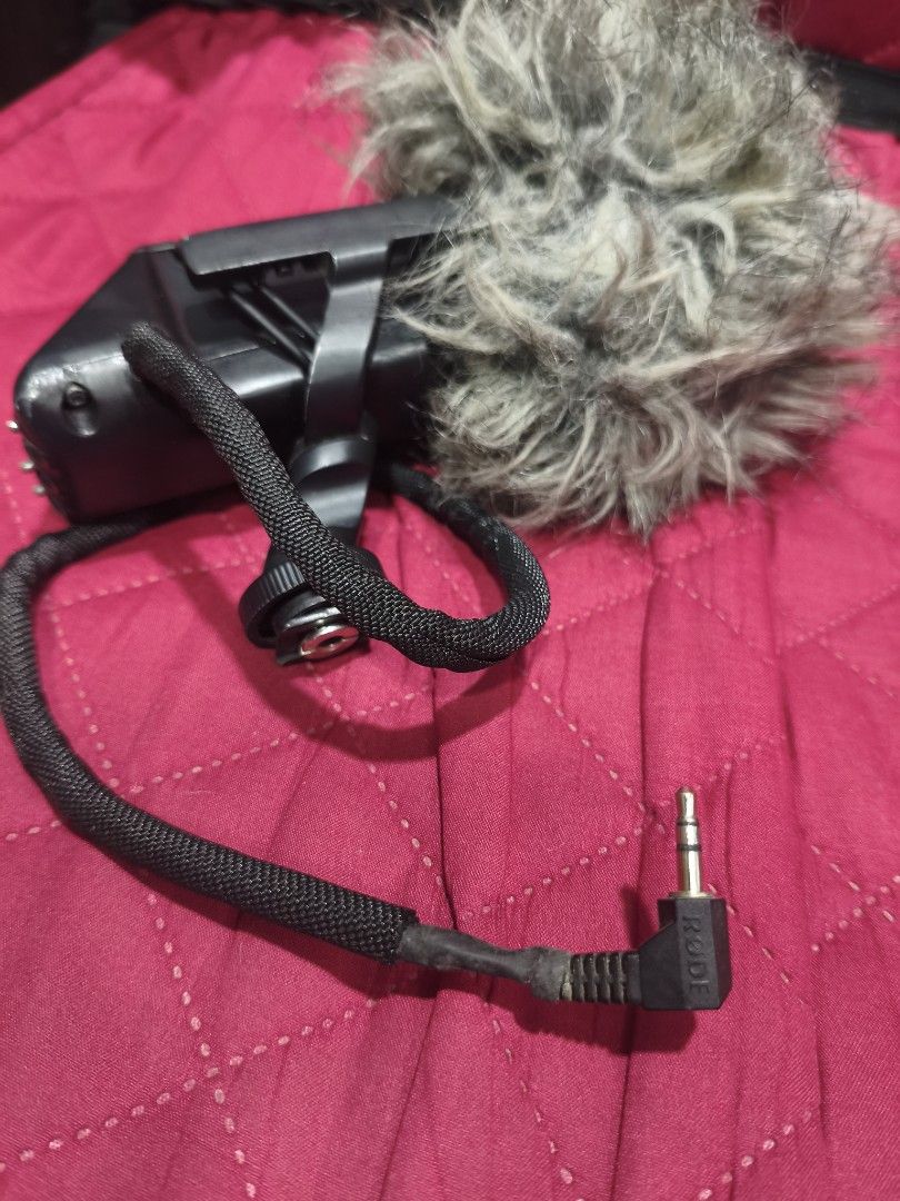 Rode SVM Stereo VideoMic Professional Microphone (Category: Microphones) located in Caloocan City. Submitted by itshobertday (Listing ID 1398671941, Image 2). Description: -Preloved Original Rode Stereo VM- No box -Fixed price; -working in good condition, applicable for videocameras -only aesthetic issue due to age (pls see photos for actual appearance, wysiwyg) -RFS: decluttering The RØDE Stereo VideoMic is a high-quality stereo microphone desig