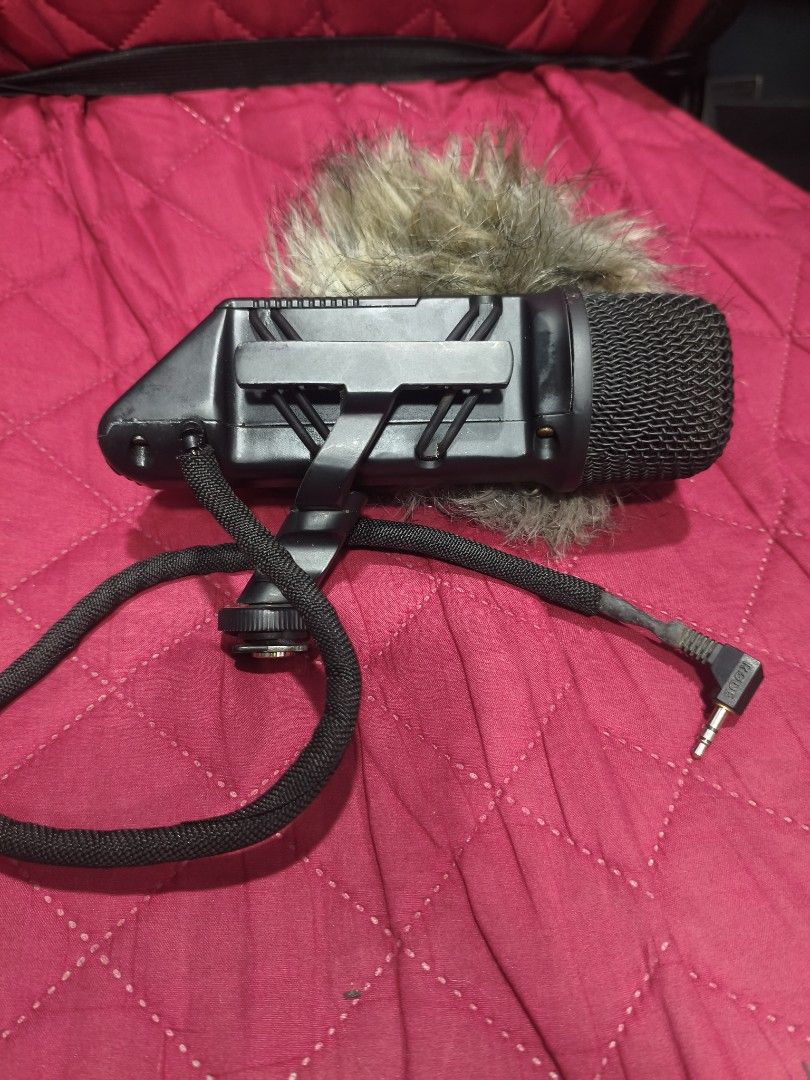 Rode SVM Stereo VideoMic Professional Microphone (Category: Microphones) located in Caloocan City. Submitted by itshobertday (Listing ID 1398671941, Image 1). Description: -Preloved Original Rode Stereo VM- No box -Fixed price; -working in good condition, applicable for videocameras -only aesthetic issue due to age (pls see photos for actual appearance, wysiwyg) -RFS: decluttering The RØDE Stereo VideoMic is a high-quality stereo microphone desig