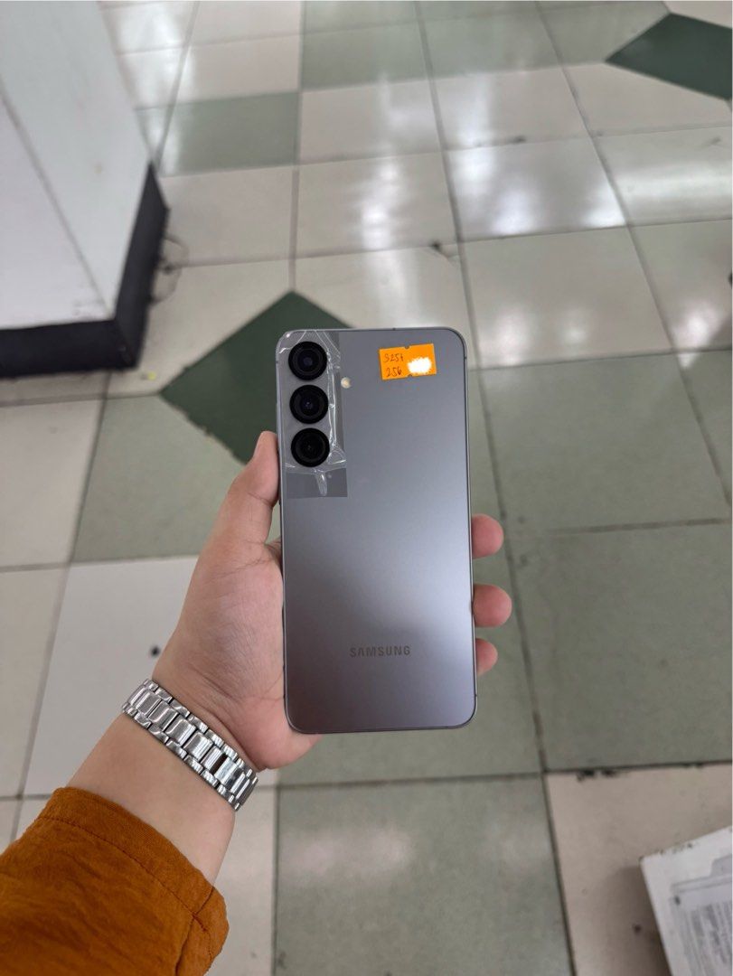 Samsung S25 Plus 256gb FU NTC No issue (Category: Samsung) located in San Juan City. Submitted by javedsgadgetshop (Listing ID 1398596821, Image 1). Description: INSTALLMENT OPTIONS : SPAY LATER / GGIVES / CREDIT CARD! WE BUY AND SELL SO PWEDE MAGBINTA OR SWAP ! Quick Specs : 💵 Samsung S25+ •256gb •NTC Variant •Good batt health •Factory Unlock •97% Smoothness •No hidden issue | No Repaired •100% Authentic | Not Refurbished •w/ OEM Charger & stor