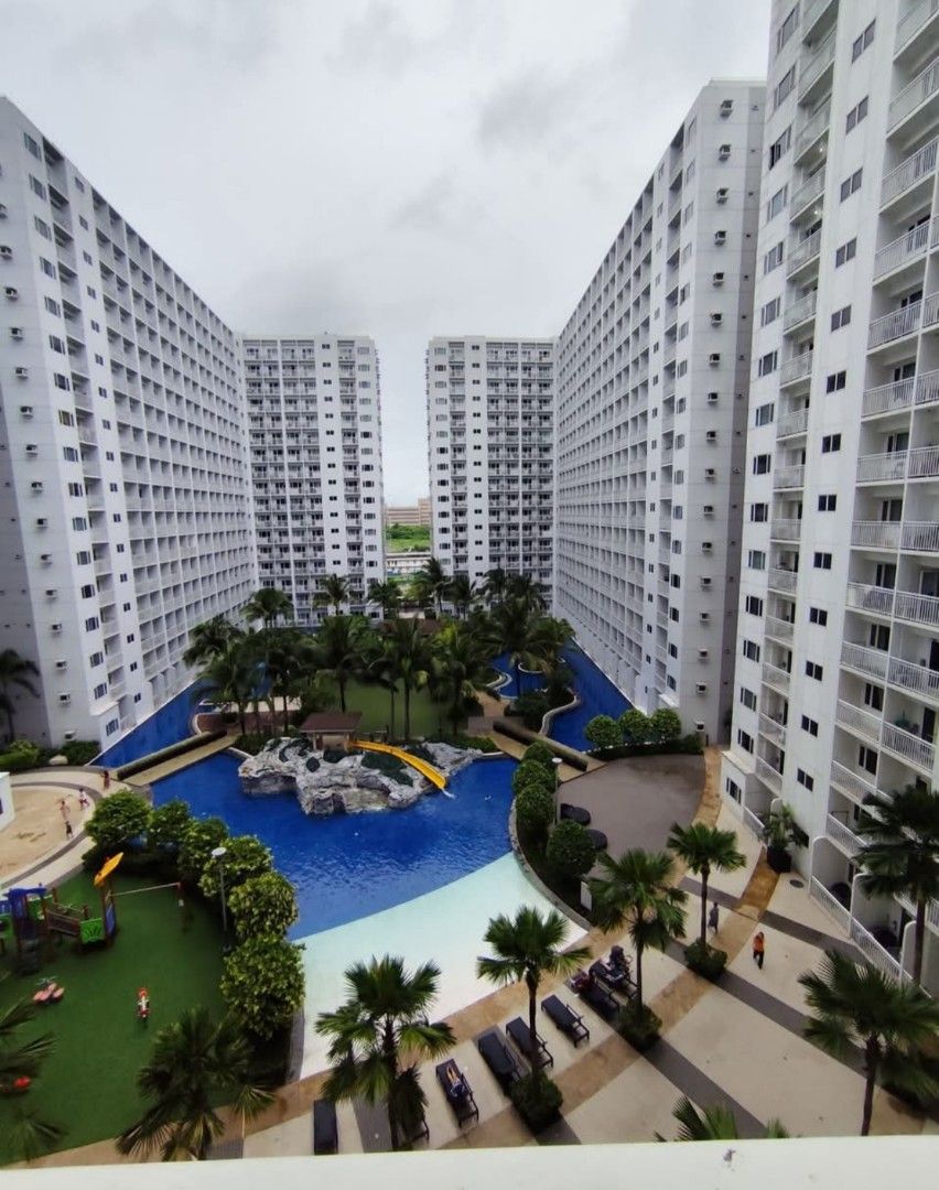 Shore 1 residence for sale (Category: Apartments & Condos) located in Caloocan City. Submitted by blytheelise09 (Listing ID 1398667885, Image 2). Description: Shore 1 residence Tower C2 1br with balcony 27.67 Facing amenities / middle of amenities Clean title No tenant 3.1m.net FOR SALE: SHORE 1 TOWERA 6th FLR 1BR WITH BALCONY 27.67 ManilabayVIEW/ SENATE 2.750m NET CLEAN TITLE.