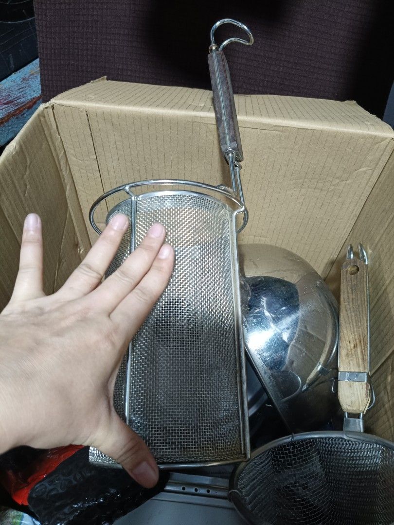 Stainless steel mesh food strainer (Category: Other Kitchenware & Tableware) located in Pasay City. Submitted by ynamariie (Listing ID 1398586401, Image 3). Description: 💗 check photos for more details 💗 japan item 💗 washable ang dumi nya .. matatanggal din pag nalinisan.