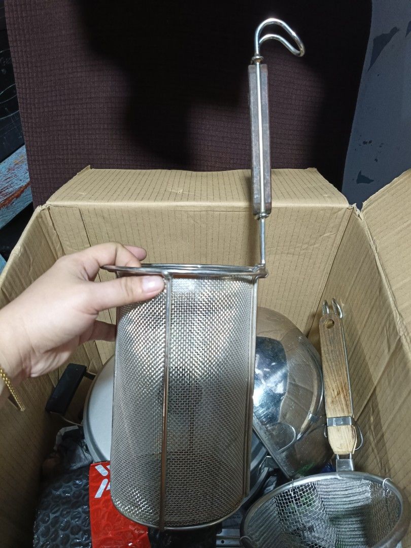 Stainless steel mesh food strainer (Category: Other Kitchenware & Tableware) located in Pasay City. Submitted by ynamariie (Listing ID 1398586401, Image 2). Description: 💗 check photos for more details 💗 japan item 💗 washable ang dumi nya .. matatanggal din pag nalinisan.