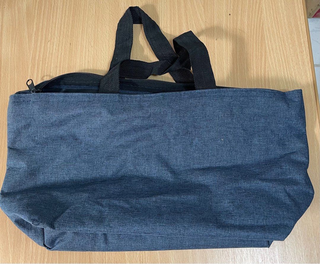 Thermal Bag (Category: Food Organization & Storage) located in San Fernando. Submitted by japansurpluselyu (Listing ID 1398562941, Image 1). Description: 14.5x7.
