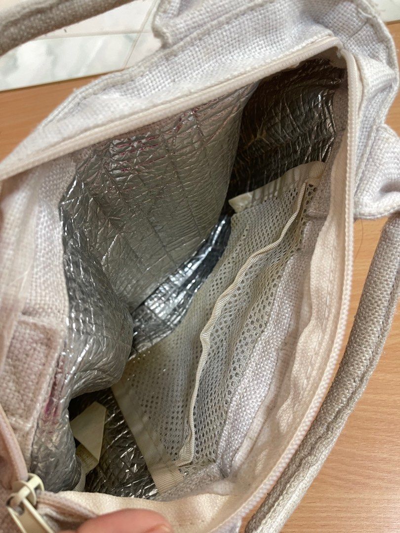 Thermal Bag (Category: Food Organization & Storage) located in San Fernando. Submitted by japansurpluselyu (Listing ID 1398573293, Image 2). Description: needs wash.