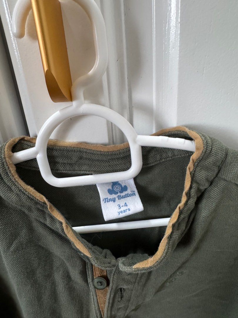 TINY BUTTON Shirt (Category: Babies & Kids Fashion) located in Nilai. Submitted by prelovedbyHH (Listing ID 1398582830, Image 2). Description: .