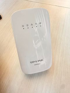 TP-Link AV500 Powerline WiFi Extender64180230944641110