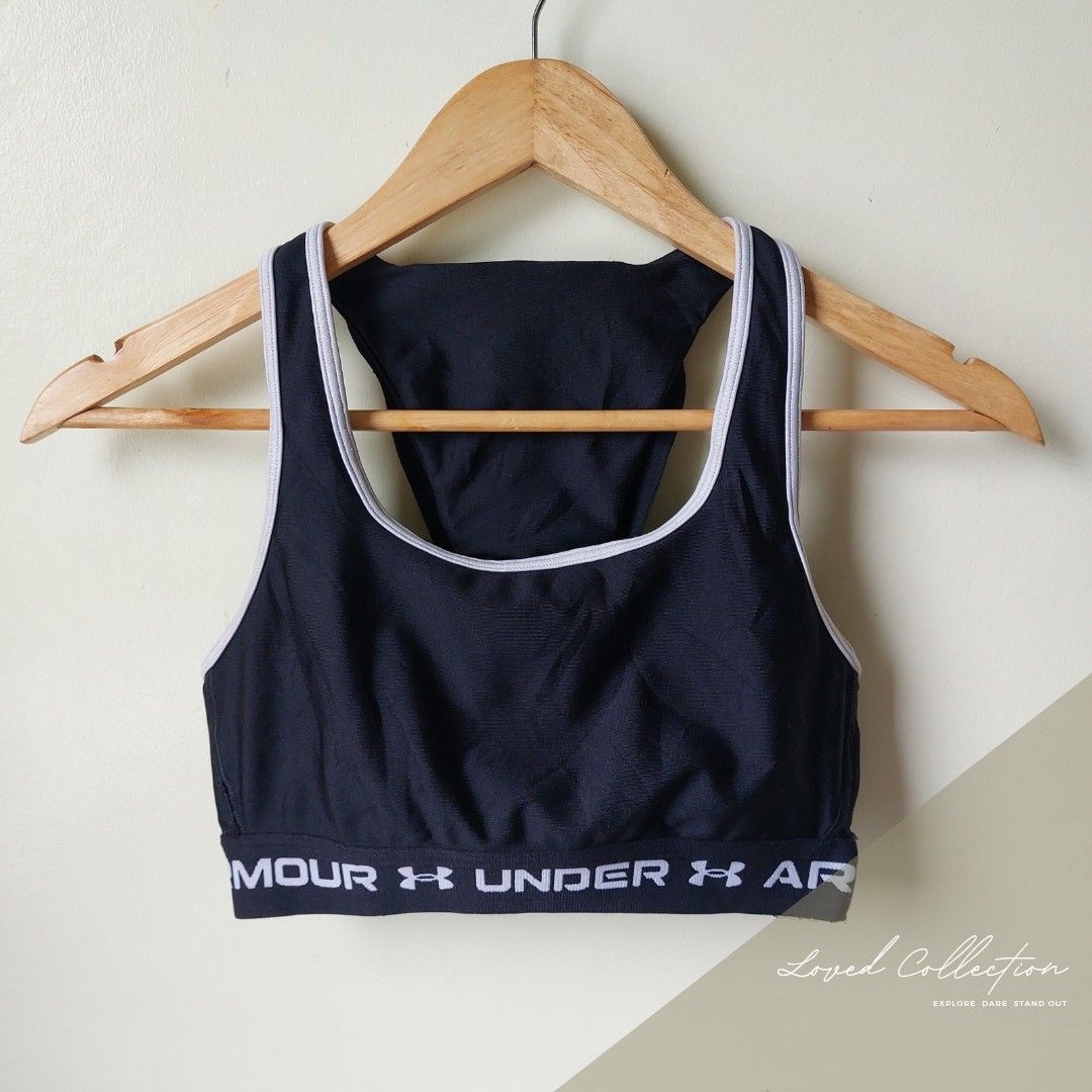 Under Armour Sports bra (Category: Activewear) located in Quezon City. Submitted by lovedcollection_2020 (Listing ID 1398667242, Image 1). Description: small with padslot with signs of usage, see photos.