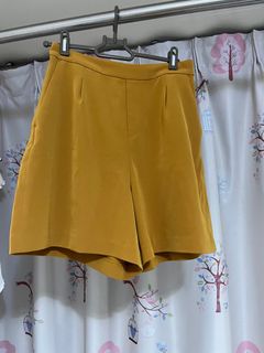 Uniqlo 黃色短褲 M 碼64177531693057110