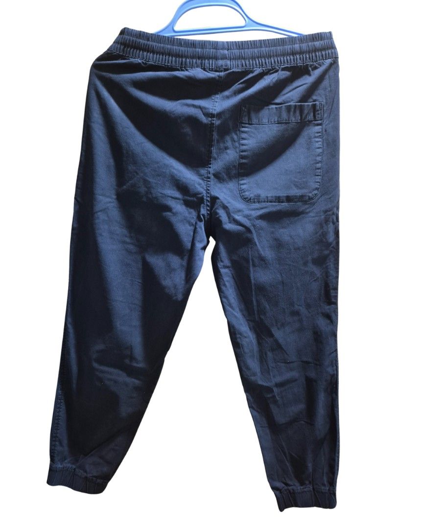 Uniqlo Easy Relaxed Jogger Pants (Category: Joggers) located in Manila. Submitted by rockysdeclutter (Listing ID 1398537261, Image 2). Description: - Uniqlo Jogger Pants - Color: Navy Blue - Size: S (Waist: 68-76cm) - Delivery within metro manila.