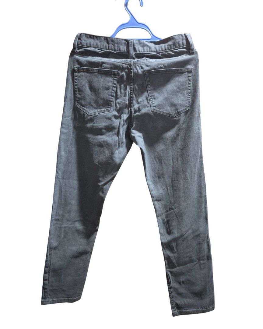 Uniqlo Gray Jeans - Size 29 (Category: Chinos) located in Manila. Submitted by rockysdeclutter (Listing ID 1398537596, Image 3). Description: - UNIQLO Slim Fit Chino Pants - Waist 29.