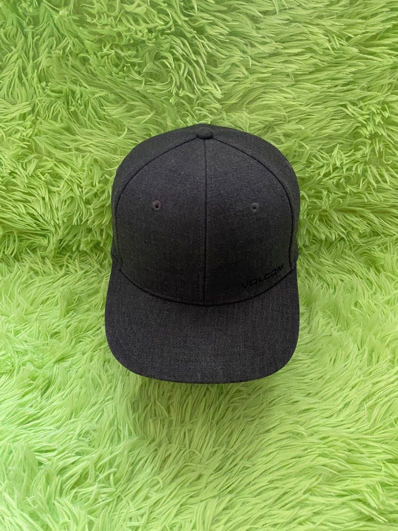Volcom Dark Gray Flexible Fit Cap (Category: Caps & Hats) located in Makati City. Submitted by cap_garden (Listing ID 1398540619, Image 1). Description: Brand : Volcom Style : Flexible Fit Color : Dark Gray Materials : Polyester Size : S/M Price : ₱750 Condition : Like New Issue : None Location: Bel Air Makati Mop: Gcash Only (NO COD / COP) Shipping: LBC / J&T / Lalamove No Return / No Exchange.