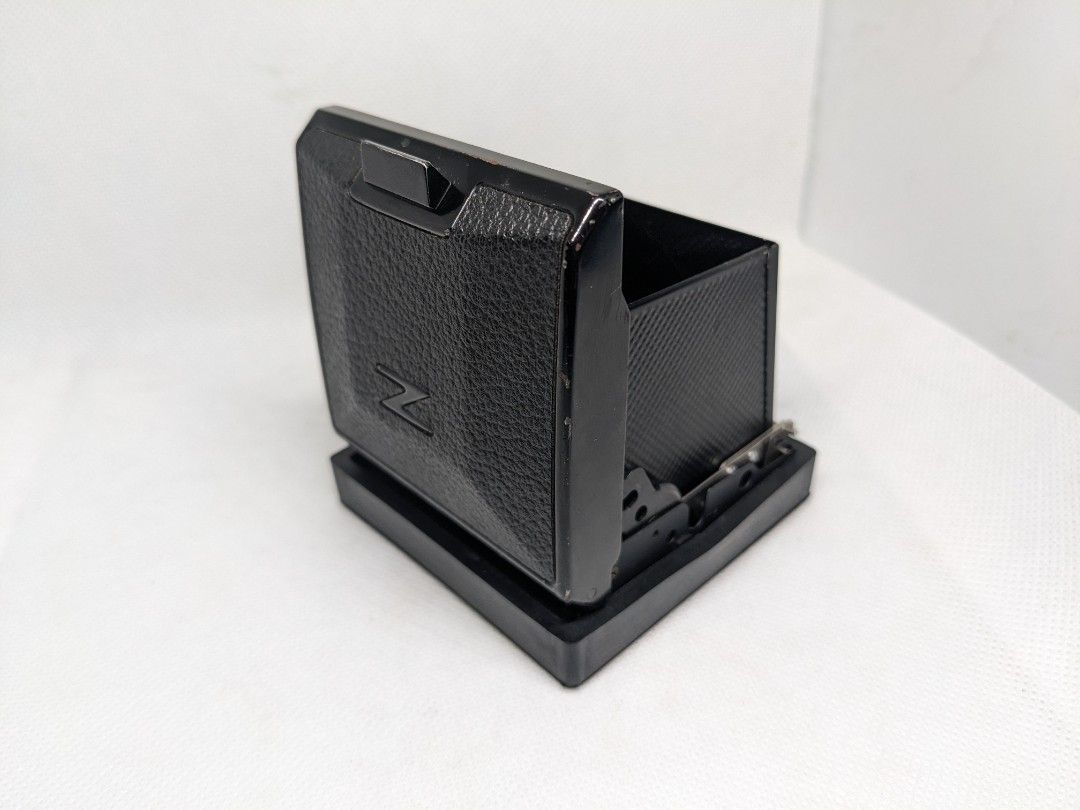Waist level finder for Bronica EC (Category: Cameras) located in Manila. Submitted by sa_bahay (Listing ID 1398584631, Image 2). Description: Waist level finder for Bronica EC medium format camera.