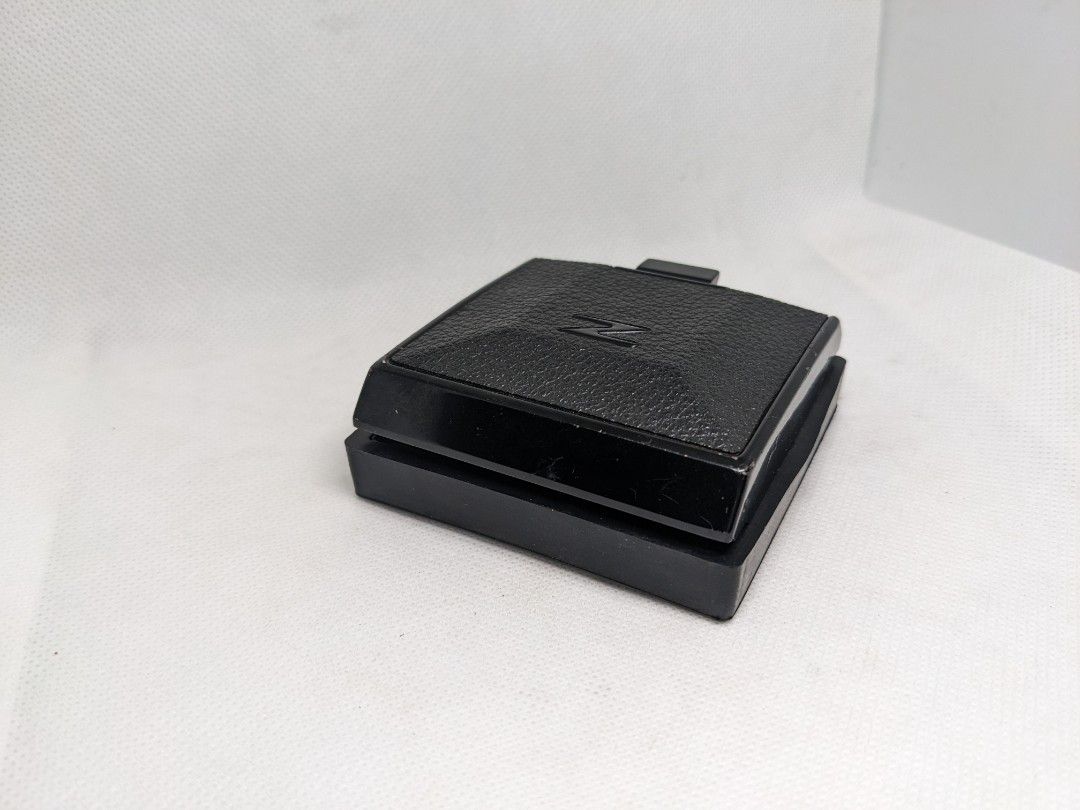 Waist level finder for Bronica EC (Category: Cameras) located in Manila. Submitted by sa_bahay (Listing ID 1398584631, Image 1). Description: Waist level finder for Bronica EC medium format camera.
