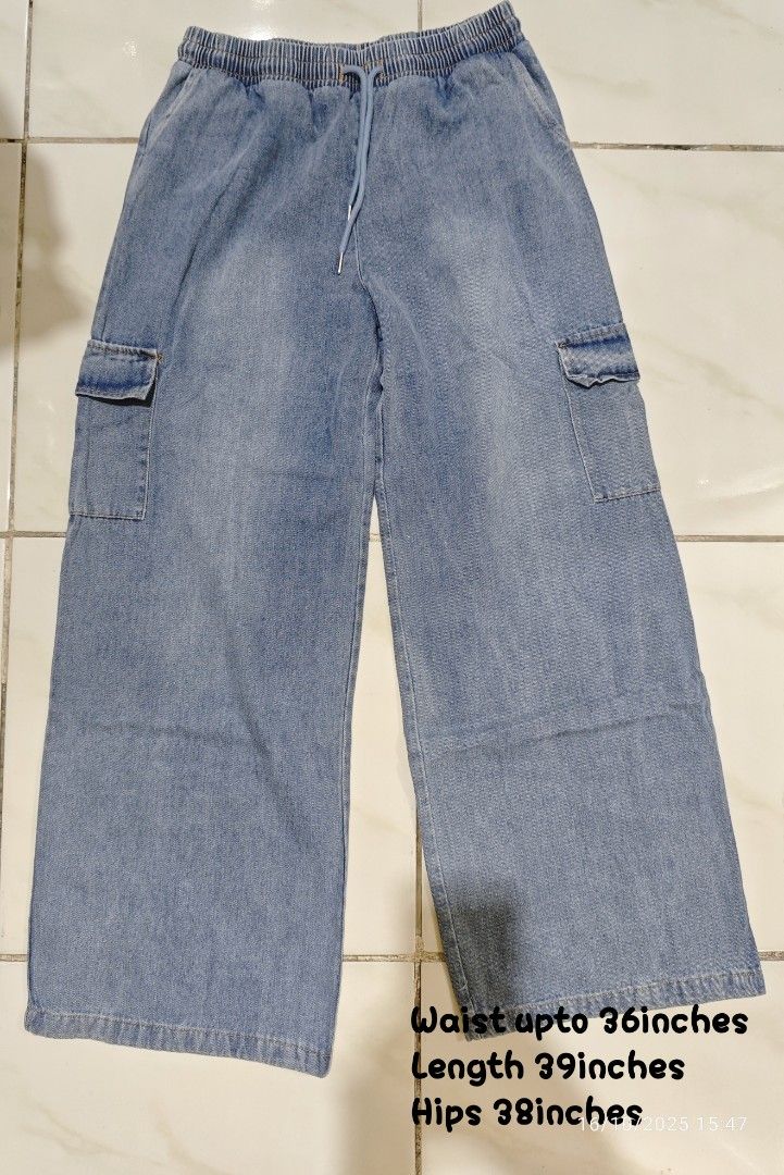 Women's 4pockets Denim Cargo Pants (Category: Other Bottoms) located in Marikina City. Submitted by alphanavy (Listing ID 1398598084, Image 1). Description: RFS: wrong size ang na-mine😅 Brandnew Waist upto 36inches Length 39inches Hips 38inches Pls. no to low ballers!.