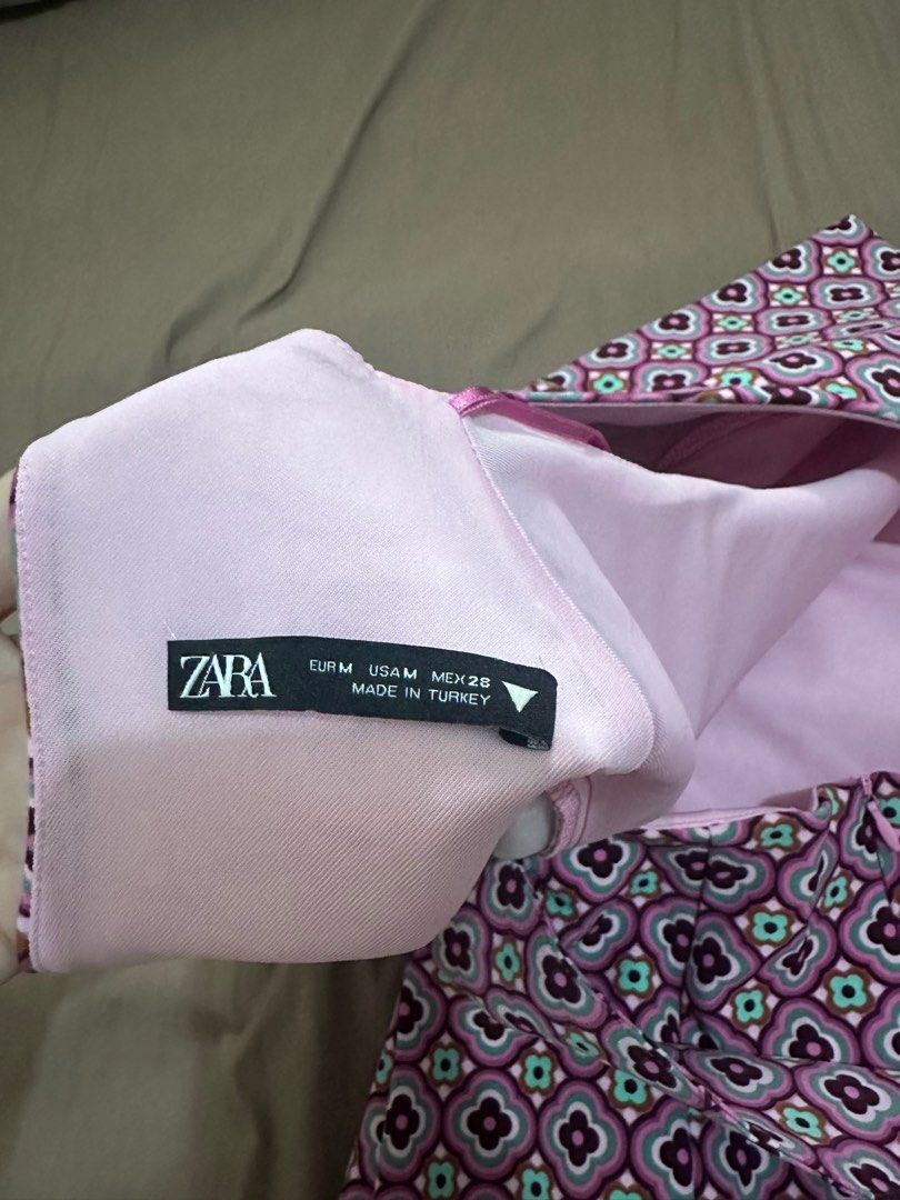 Zara Geometric Print Dress (Category: Dresses) located in Caloocan City. Submitted by MSCloset_ (Listing ID 1398541530, Image 3). Description: .