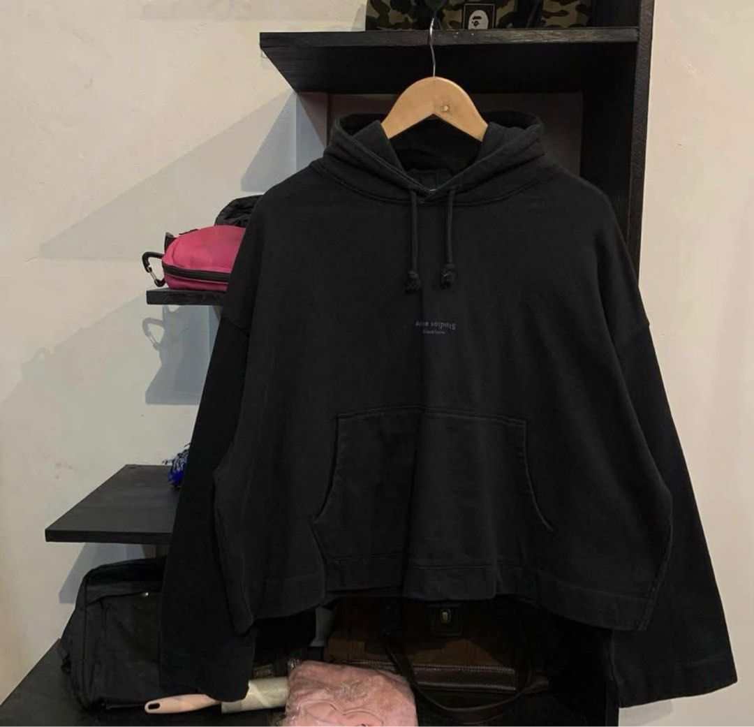 Acne studios Black JOGHY SWEATSHIRT Crop-Size (Category: Others Tops) located in Cainta. Submitted by calumn (Listing ID 1398851387, Image 1). Description: - Acne Studios black hoodie - Drawstring hood - Kangaroo pocket - Subtle Acne Studios logo on chest - 100% cotton -baggy -dimes, 25/22.