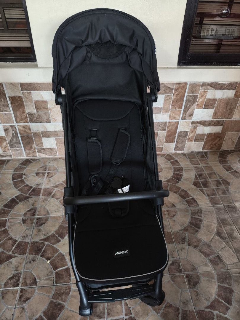 Akeeva Smart-Fold Stroller (Category: Strollers) located in Manila. Submitted by carlagula84299 (Listing ID 1398785413, Image 1). Description: very good condition 6months palang since binili and rarely used complete with bag cup holder and stroller cover .