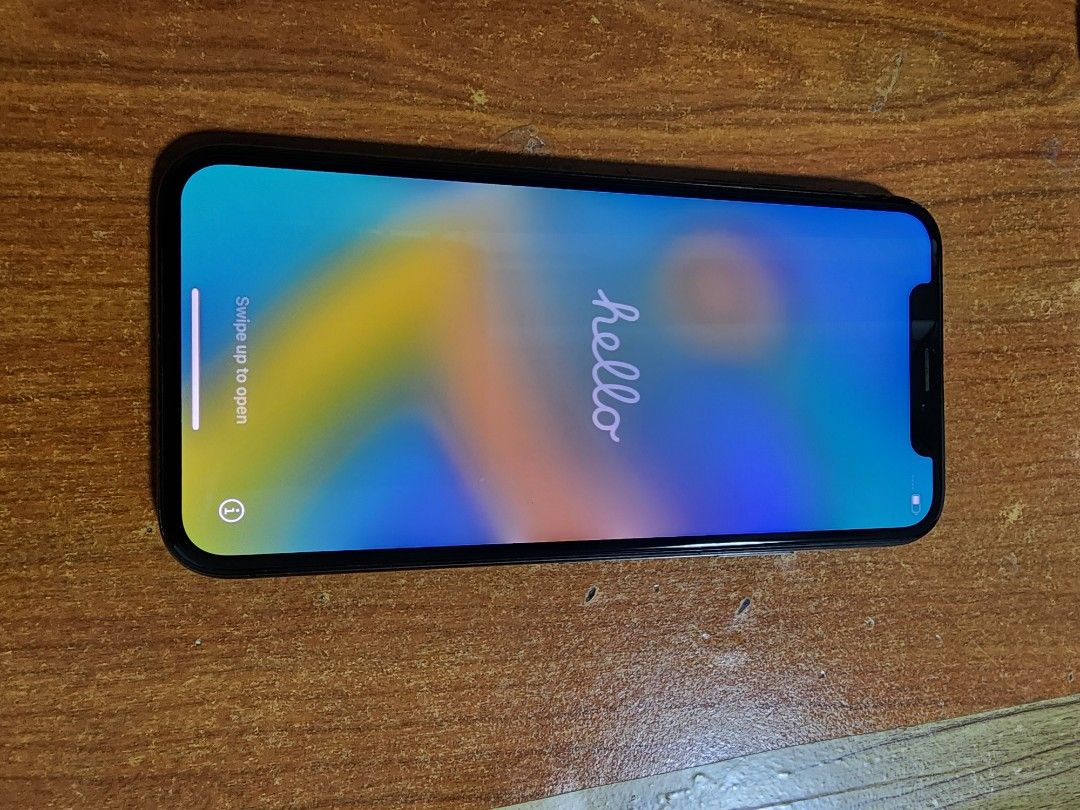 (Category: iPhone X Series) located in Singapore. Submitted by goldpumpkin (Listing ID 1398768510, Image 2). Description: - Comes with a clear protective case - Phone has been reset to factory settings -Very minor signs of wear and tear - Charger and cable included - No box available - Face id not working..