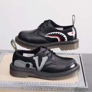 🌟官網授權商家🌟Bape x Dr.Martens x Mastermind 聯名馬丁鞋1461低幫真皮英倫風大碼短靴塗鴉男女休閒皮鞋尺碼：35-4764185330489603110