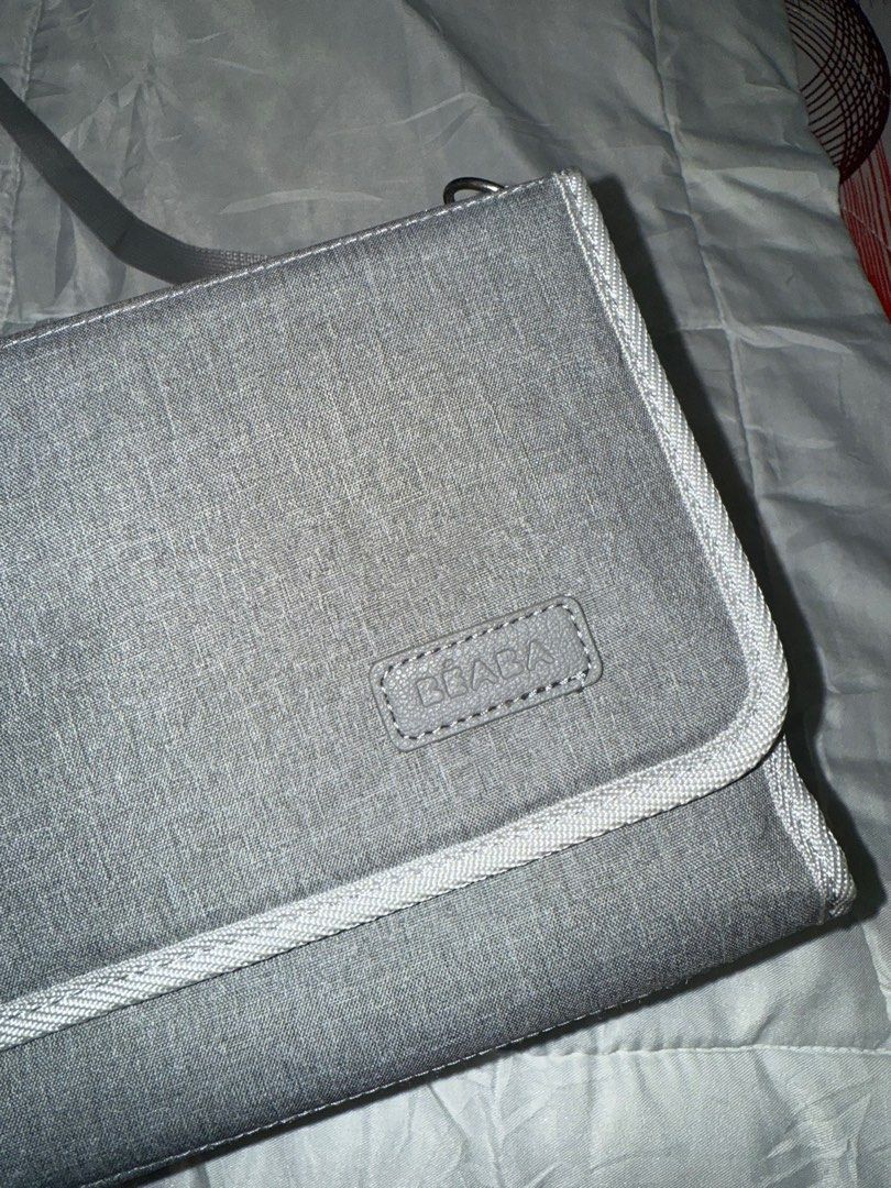 BEABA On-The-Go Changing Pouch (Category: Diaper Bags & Wetbags) located in Koronadal. Submitted by hlcstll (Listing ID 1398808031, Image 2). Description: Bought for 2,850 pesos. Opened but never been used. Nakatambak na lang. Practical and compact: it allows you to carry your baby’s essentials in a small mobile pouch Multi-purpose: it can be carried by hand, slung over the shoulder and attached to a pushchair Space-saving: can hold up to 4 nappi