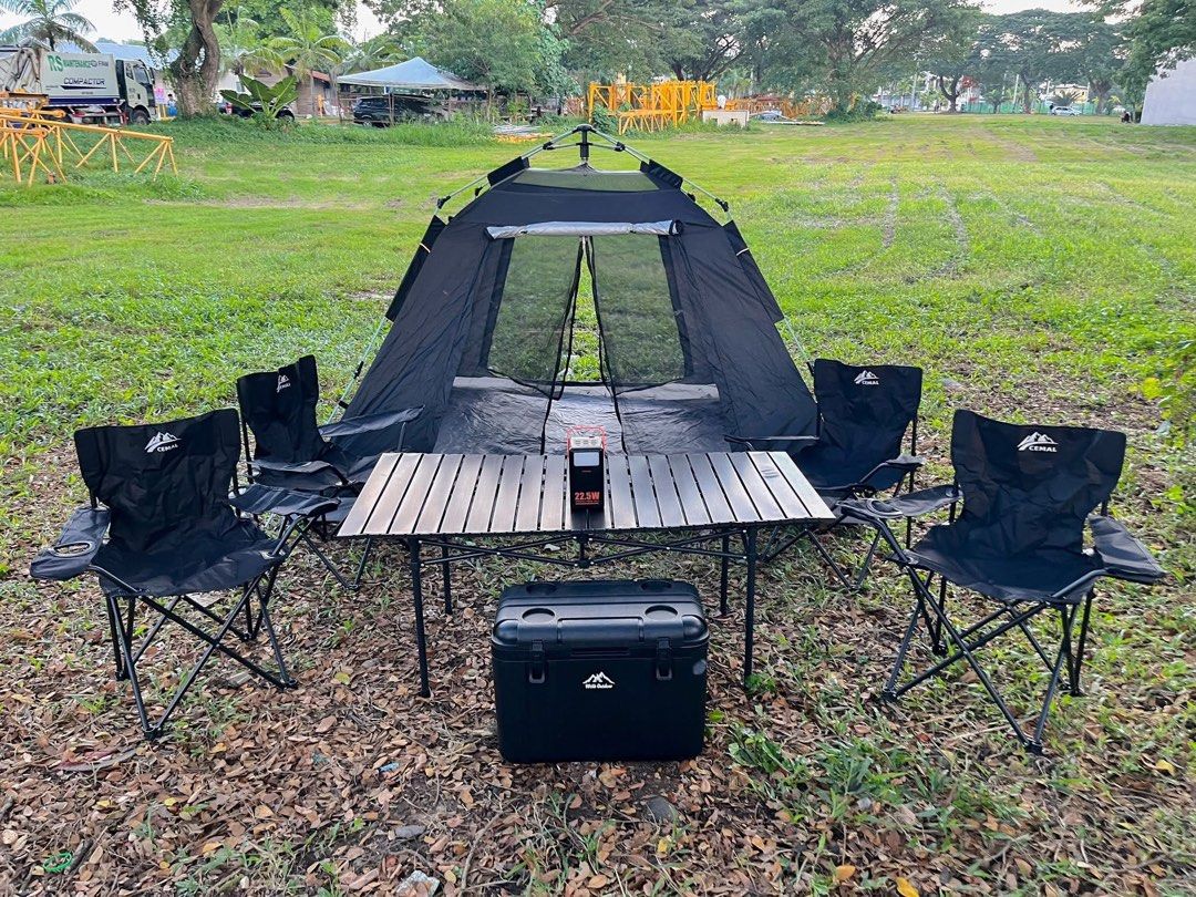 Black Camping Tent Automatic 215x215cm (Category: Hiking & Camping) located in Paranaque City. Submitted by sierra_j (Listing ID 1397920055, Image 3). Description: .