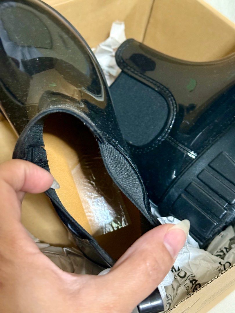 BNWOT London Rag Boots (Category: Boots) located in Davao. Submitted by mumsue (Listing ID 1398851052, Image 3). Description: Brand new w/o tag but with box and sticker labels on insoles and outsoles. Soft cushion insoles. .