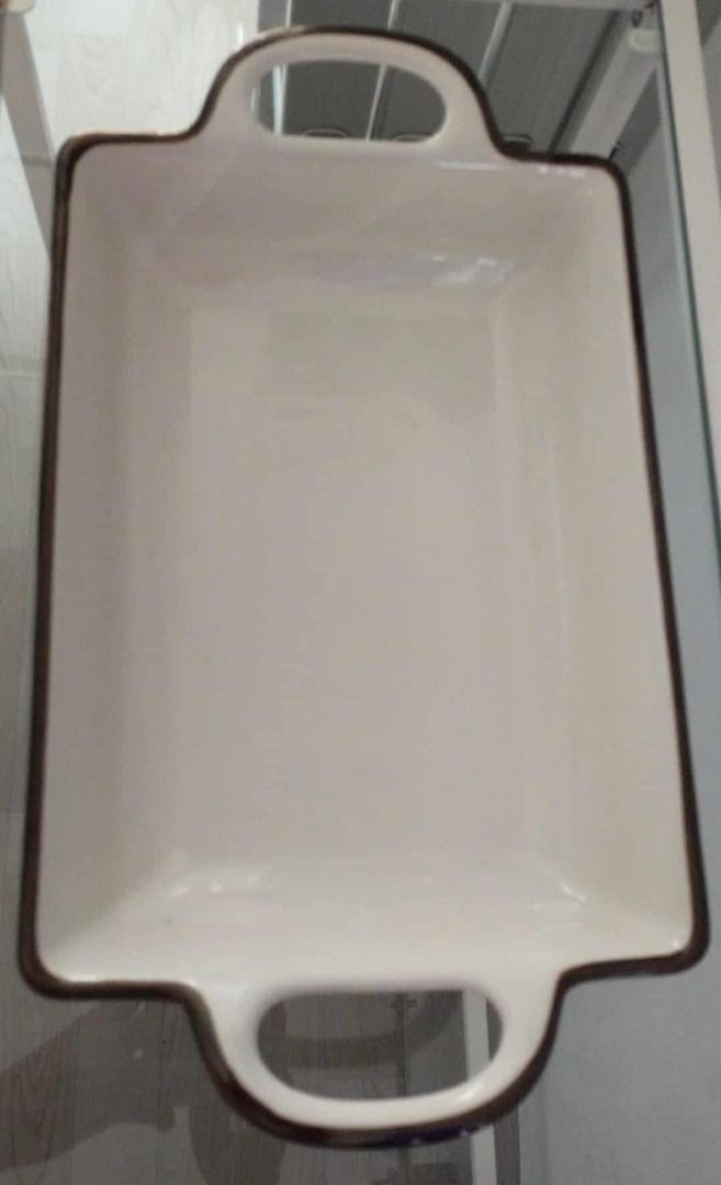 Ceramic bake pan (Category: Bakeware) located in Rizal. Submitted by fastwind-9012 (Listing ID 1398863361, Image 3). Description: 📌SALE 📌P2, 000.00 📌Pick-up via Lalamove, delivery fee shoulder by the buyer. 📌Payment Methods: Gcash .