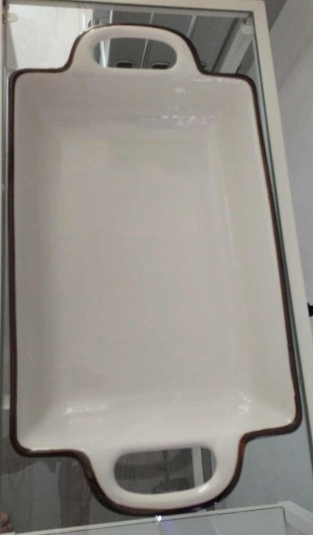 Ceramic bake pan (Category: Bakeware) located in Rizal. Submitted by fastwind-9012 (Listing ID 1398863361, Image 2). Description: 📌SALE 📌P2, 000.00 📌Pick-up via Lalamove, delivery fee shoulder by the buyer. 📌Payment Methods: Gcash .