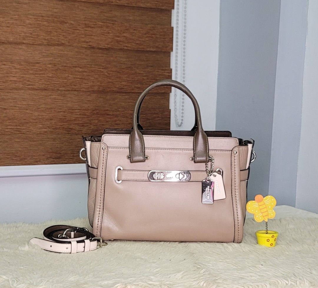 Coach Swagger 27 Satchel Handbag (Category: Luxury Bags & Wallets) located in Cavite. Submitted by amairos (Listing ID 1398849917, Image 1). Description: - Coach Swagger 27 satchel handbag - Neutral color - Top handle and detachable shoulder strap - Interior zip pocket - Coach hangtag included medium size flaws sa hanlde.