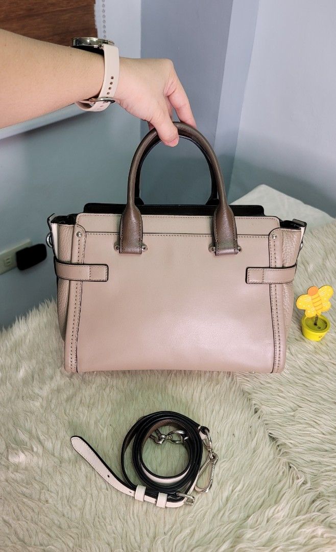 Coach Swagger 27 Satchel Handbag (Category: Luxury Bags & Wallets) located in Cavite. Submitted by amairos (Listing ID 1398849917, Image 3). Description: - Coach Swagger 27 satchel handbag - Neutral color - Top handle and detachable shoulder strap - Interior zip pocket - Coach hangtag included medium size flaws sa hanlde.