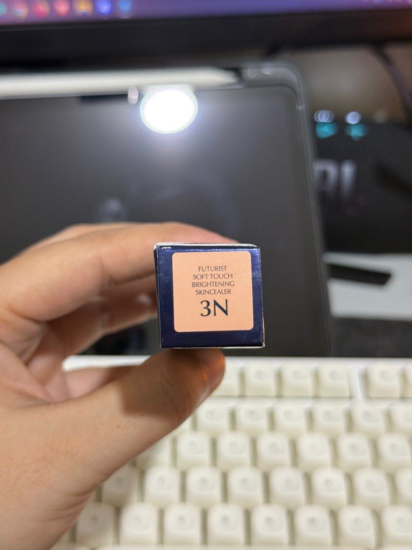 Estee Lauder Soft Touch Brightening Skincealer (Category: Makeup) located in Navotas City. Submitted by rubyjeeaans043 (Listing ID 1398845898, Image 2). Description: 𝙒𝙏𝙎 | 𝙇𝙁𝘽 ✨ Estee Lauder Soft Touch Brightening Skincealer Shade: 3N BRAND NEW & AUTHENTIC ‼️‼️‼️ 📍: Navotas Meet up: Navotas Cityhall 🛵: Lalamove/grabexp (metro manila areas) ✅: Can do vc/unli legit check ❌: No reservations ❌: No Trade ❌: Lowballers Thankyou! ☺️.