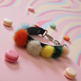 Fendi 彩色水貂球袋帶64193055235331110