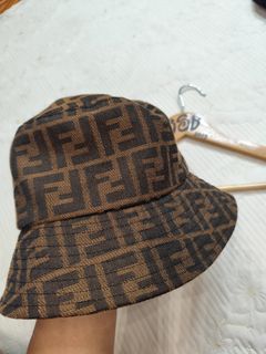 (Category: ) located in . Submitted by bsb.streetluxvintage.clothing (Listing ID 1398816622, Image 1). Description: .