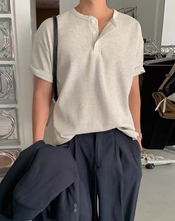 ❤️FREE SHIPPING (自提包郵)❤️ M-XL Men's Casual Henley Polo Shirt T-Shirt (3 color) 韓版男士亨利領短袖夏季T卹襯衫休閒風 (3色可選) （分類：T-shirt、恤衫、有領衫）位於 Hong Kong。 由 fashionblvd 提交（商品編號 1398857171，圖片 2）。簡介： Condition: Brand new Size Options: M-XL 3 Color Options: Black, beige, white Quantity: 1 piece Shipping time: Estimated delivery time is 3-5 days Shipping Method: By mail only 狀態：全新 尺寸選擇：M-XL 3 種顏色可選：黑色、米色、白色 數量：1 件 出貨時間：預計送達時間為 3-5 天 出貨方式：僅限郵寄 YSY1。