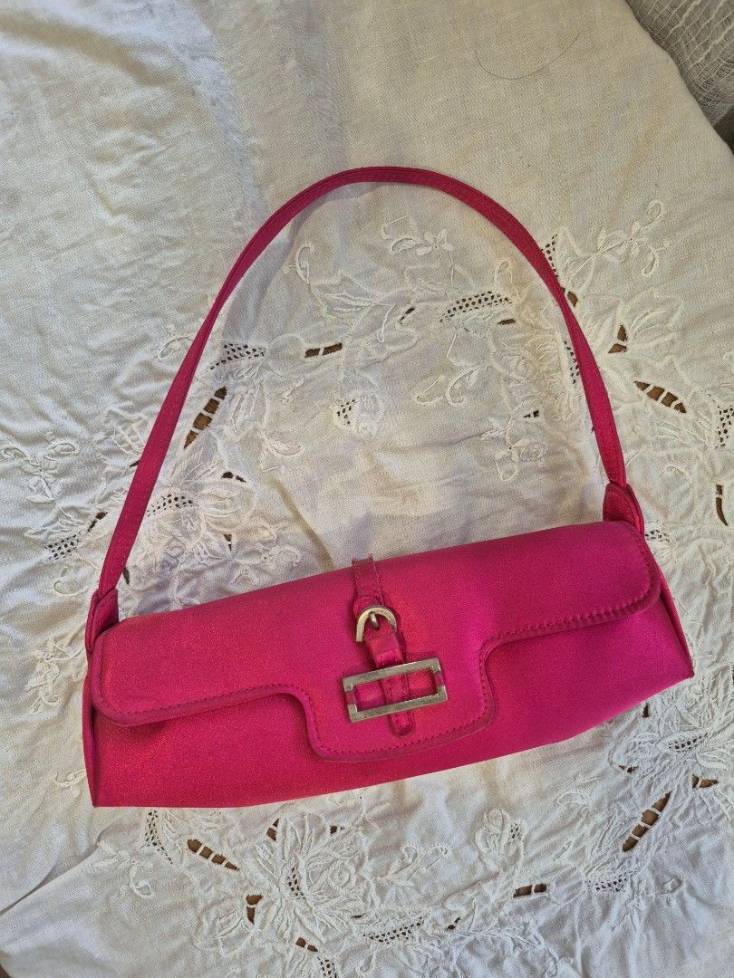 Fushia Shoulder Bag with Buckle (Category: Shoulder Bags) located in Quezon City. Submitted by soaring7 (Listing ID 1398794207, Image 1). Description: -Fushia shoulder bag - Rectangular design - Flap closure with silver buckle - Matching strap - Made of smooth fabric - Perfect for various occasions.