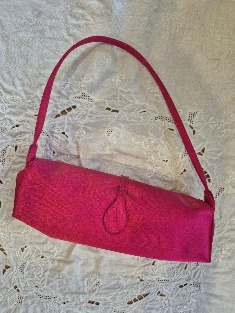 Fushia Shoulder Bag with Buckle (Category: Shoulder Bags) located in Quezon City. Submitted by soaring7 (Listing ID 1398794207, Image 2). Description: -Fushia shoulder bag - Rectangular design - Flap closure with silver buckle - Matching strap - Made of smooth fabric - Perfect for various occasions.