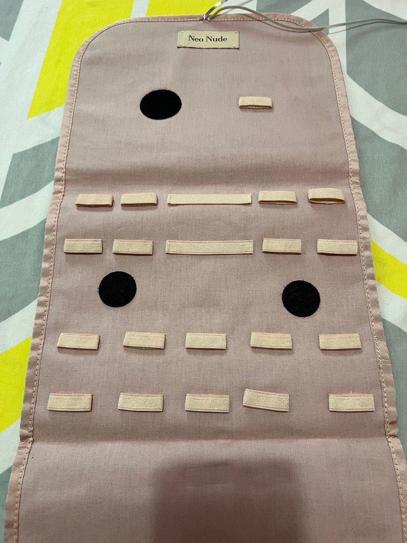 Giorgio Armani Make Up Brush Organizer (Category: Makeup) located in Bacoor. Submitted by momofkas2 (Listing ID 1398704104, Image 3). Description: .