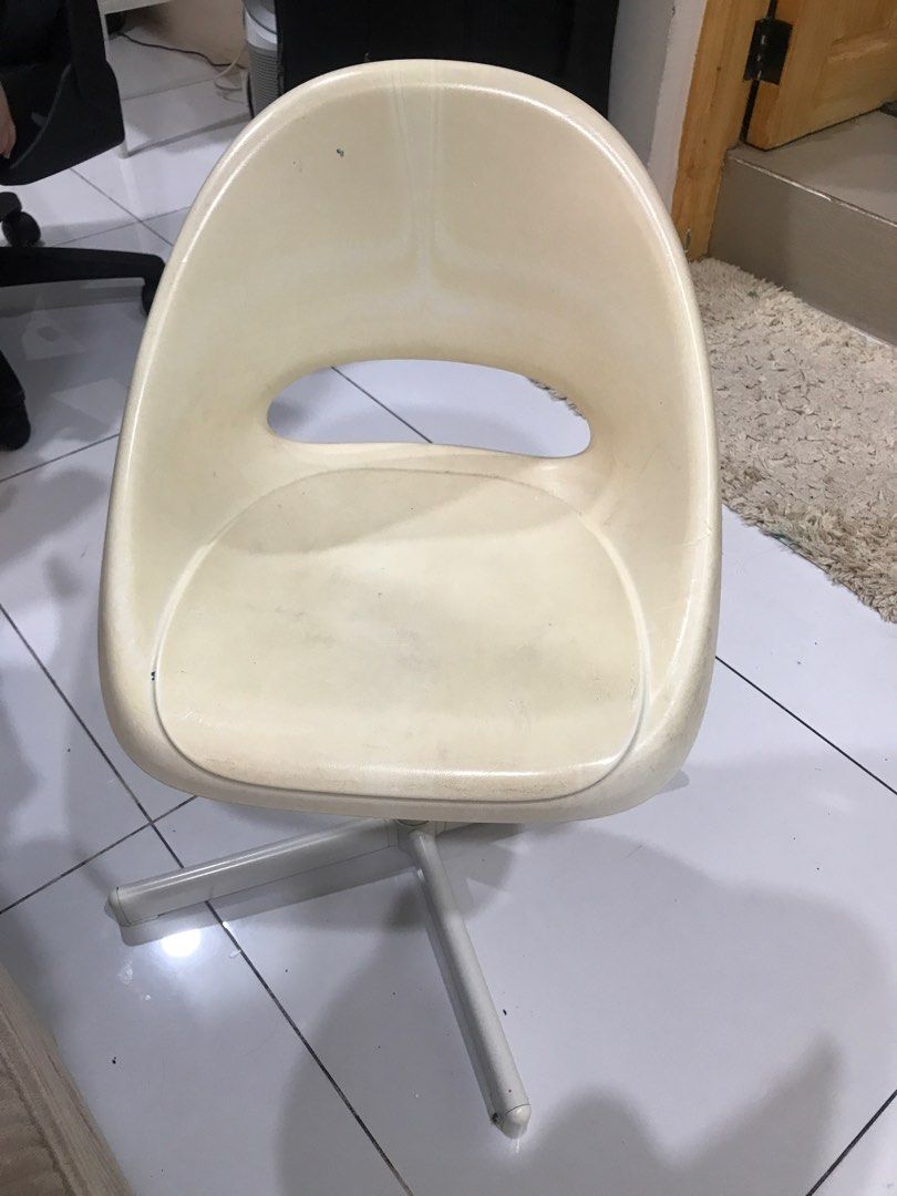 IKEA kids Swivel Chair (Category: Chairs) located in Antipolo. Submitted by puzzleaddict (Listing ID 1398789134, Image 1). Description: - IKEA swivel chair - White seat with metal base - Unique design with a hole in the backrest - 360-degree rotation - Suitable for desks or vanities.
