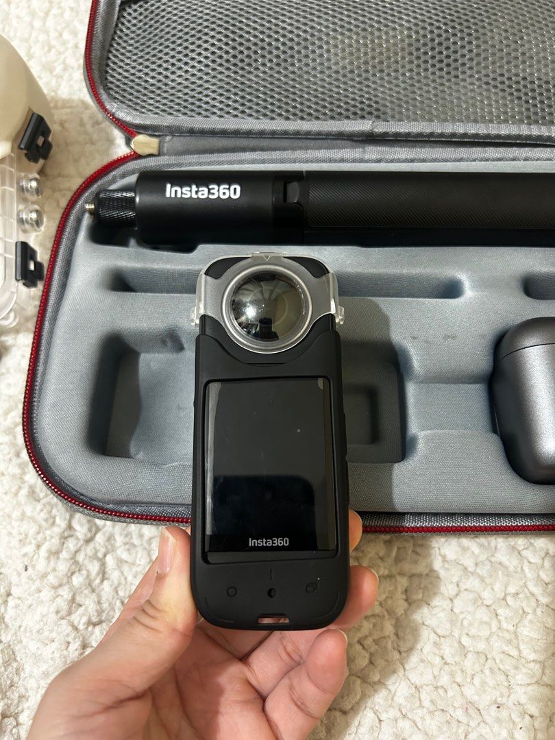 Insta 360 X3 (Category: Cameras) located in San Pedro. Submitted by goldenlandph (Listing ID 1398805975, Image 2). Description: Complete with box and manuals Inclusions: Invisible selfie stick (114cm) 2 rechargeable batteries Dual channel battery charger Diving case Silicon case Tempered glass Acrylic case aMagisn storage carrying bag .