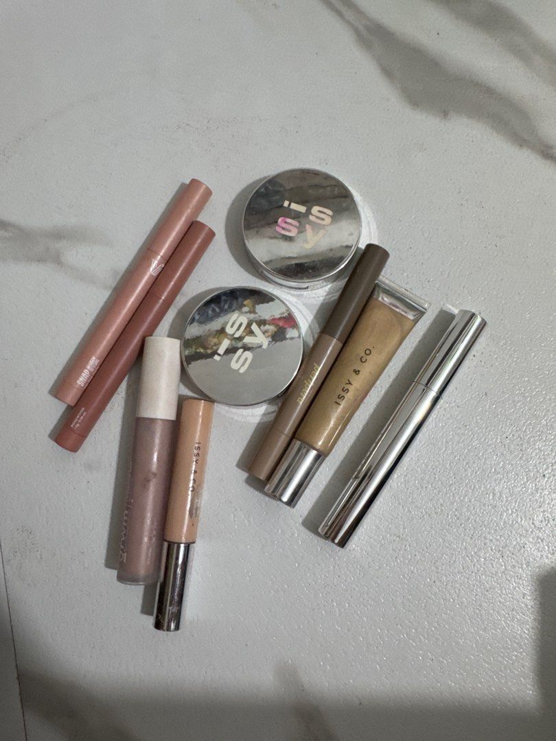 Issy & Co. Makeup Set (Category: Makeup) located in Manila. Submitted by janelica220598 (Listing ID 1398854382, Image 1). Description: - Complete Issy & Co. makeup set - Includes: Lip liners, lip glosses, concealer, brow pencil, and face powder - Features nude and brown shades - Perfect for achieving a natural makeup look.