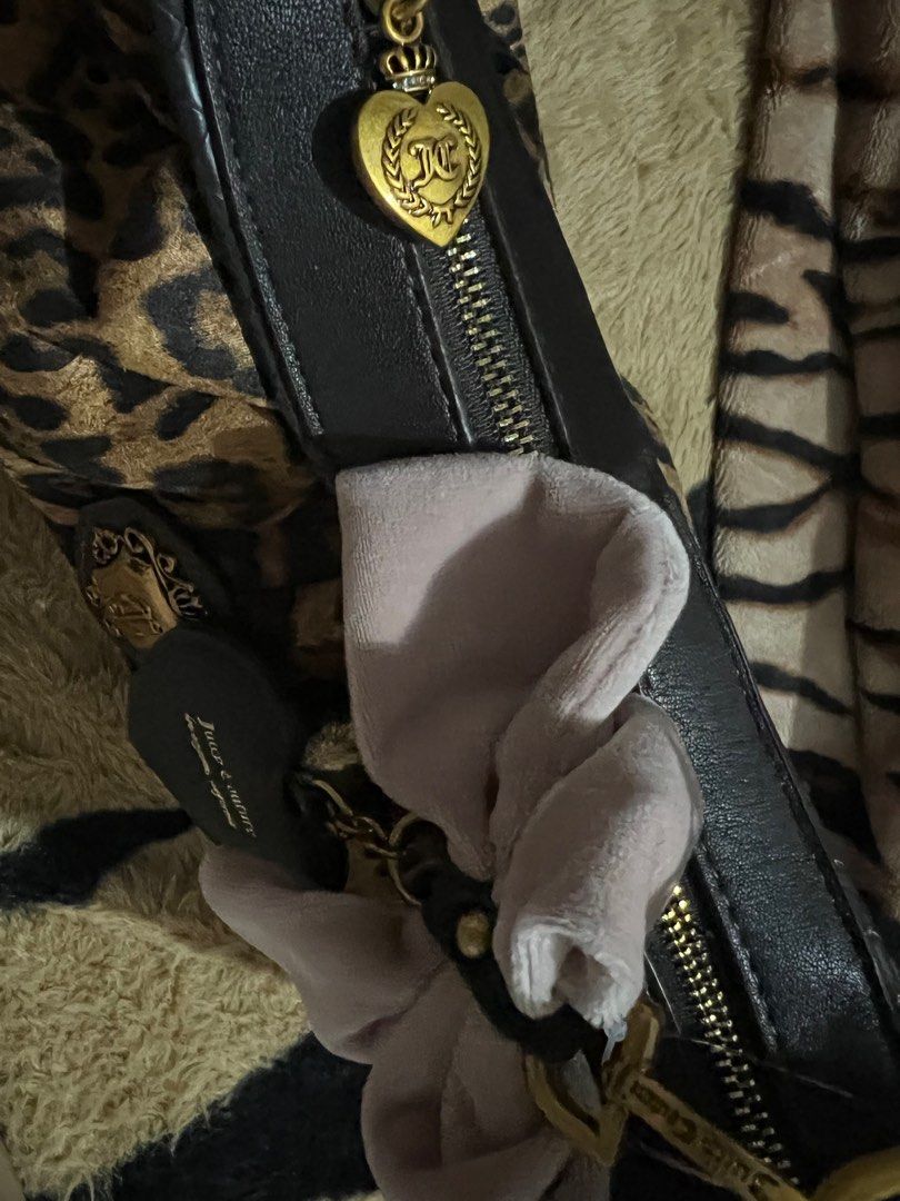 Juicy Couture- Leopard Romance hobo (Category: Luxury Bags & Wallets) located in Manila. Submitted by trinity_86 (Listing ID 1398798322, Image 2). Description: *ON HAND* Authentic Juicy Couture Brand New with tags SERIOUS buyers can dm me for pic & vid Gcash/bank transfer.